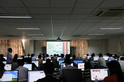 江蘇省高等院校電工電子/自動化/電氣/動力學科組2015年會議暨江蘇省2015全國大學生電子設計競賽工作研討會在我校召開